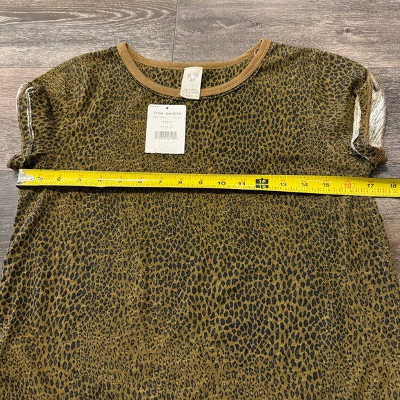 Free People We The Free Size Small Clare Animal Printed Leopard Cheetah T-Shirt - Picture 12 of 14